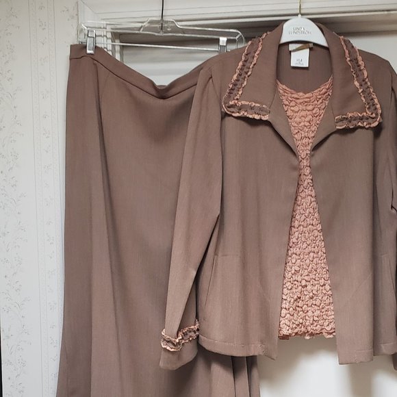Linda Lundstrom Suit with co-ordinated top** - Picture 1 of 8